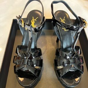Yve Saint Laurent sandal used twice, in a very good condition